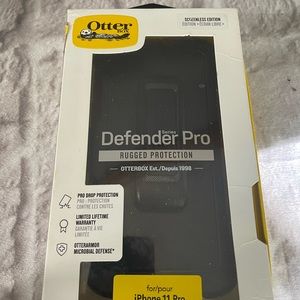 IPhone 11 Pro Otterbox Black Purple